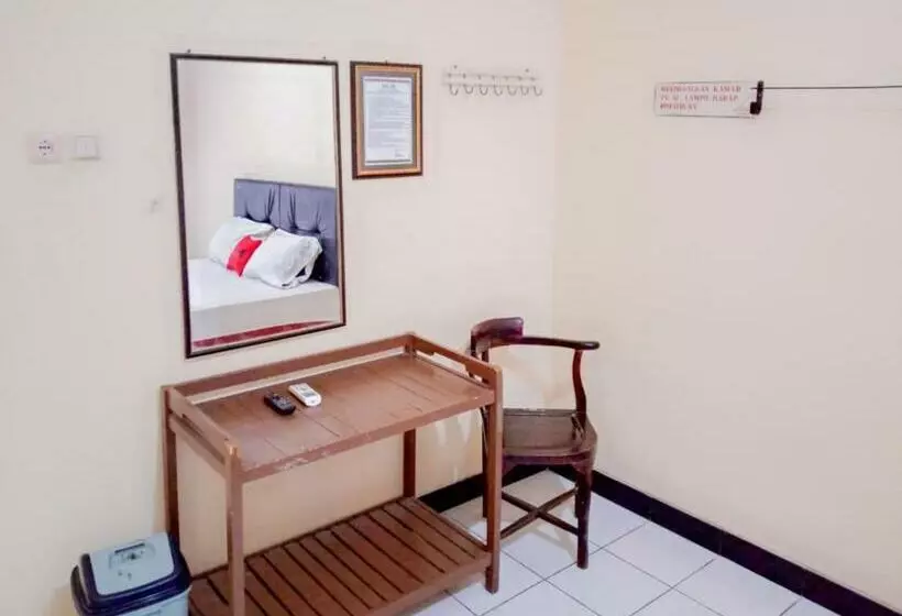 ホテル Reddoorz Near Politeknik Perkeretaapian Indonesia Madiun
