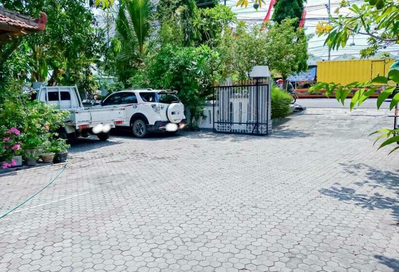 Hotel Reddoorz Near Politeknik Perkeretaapian Indonesia Madiun