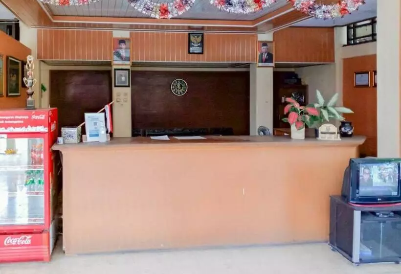 ホテル Reddoorz Near Politeknik Perkeretaapian Indonesia Madiun