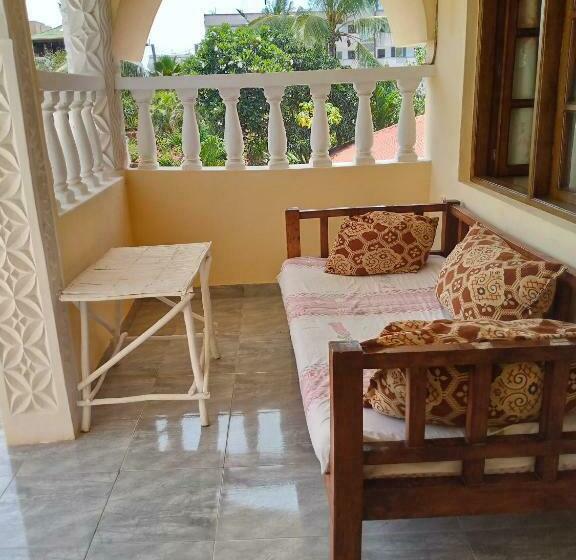 پانسیون Villa Fahari