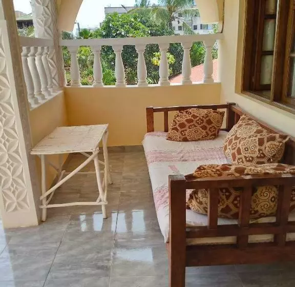 پانسیون Villa Fahari
