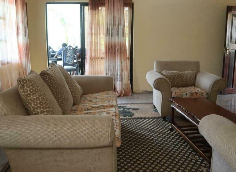 پانسیون Villa Fahari