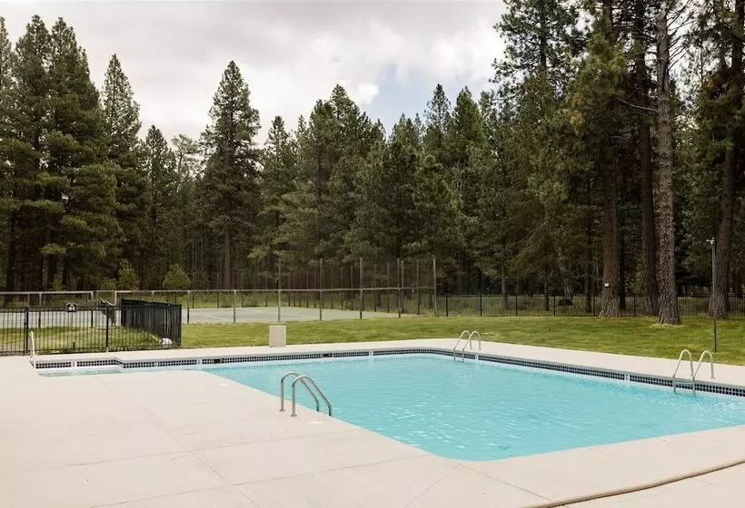 Lomakeskus Lake Creek Lodge