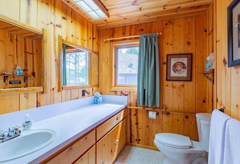 Resort Lake Creek Lodge