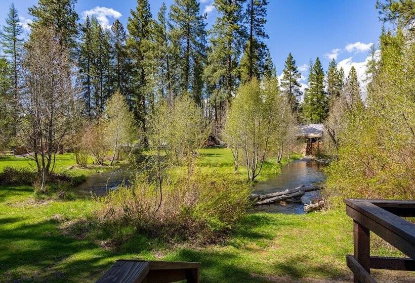 Resort Lake Creek Lodge