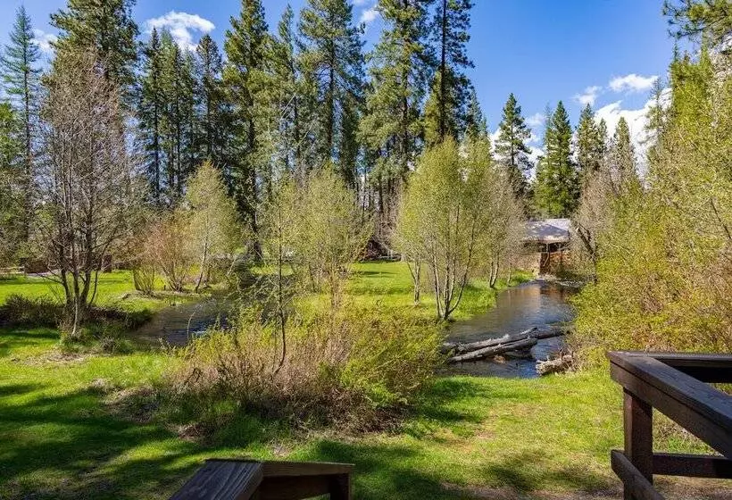 Lomakeskus Lake Creek Lodge