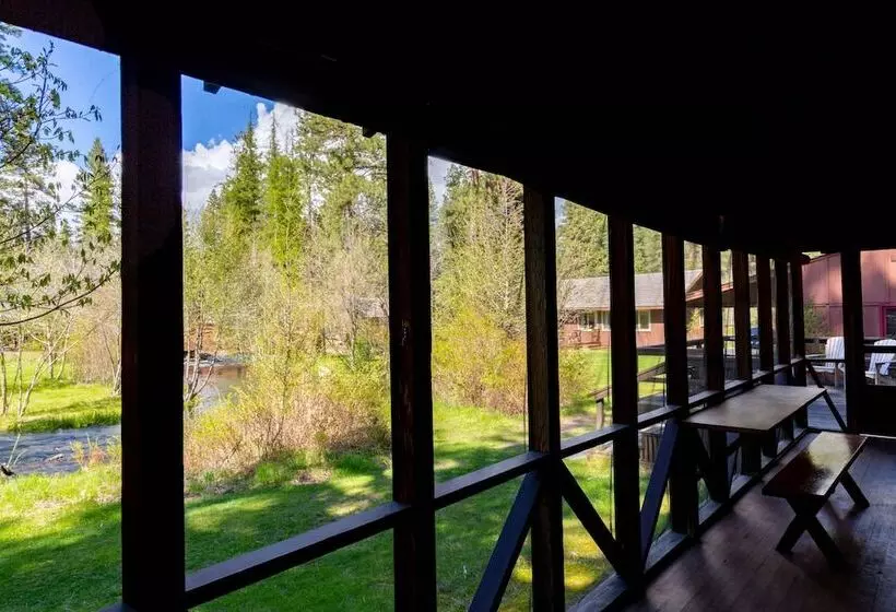 Lomakeskus Lake Creek Lodge