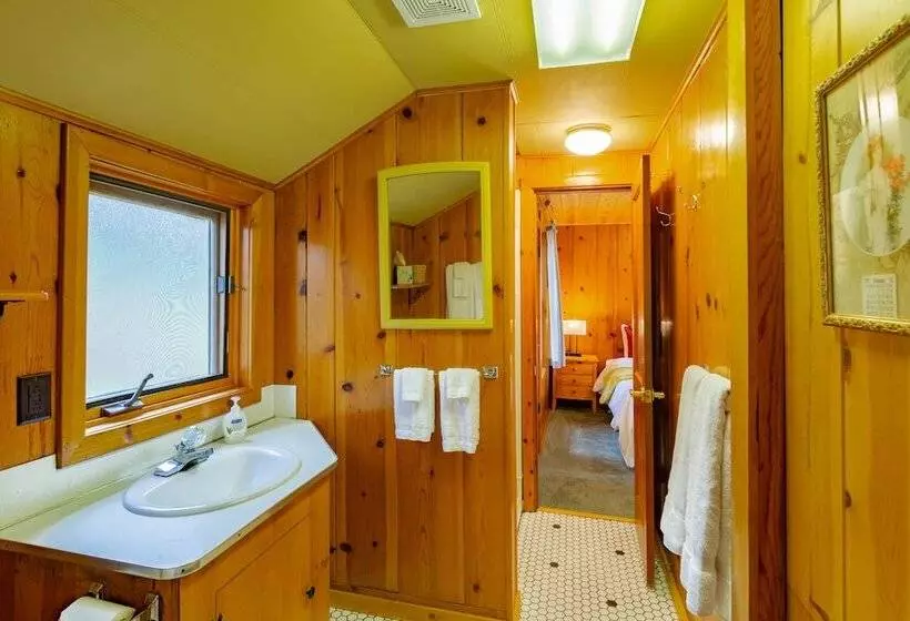 Lomakeskus Lake Creek Lodge