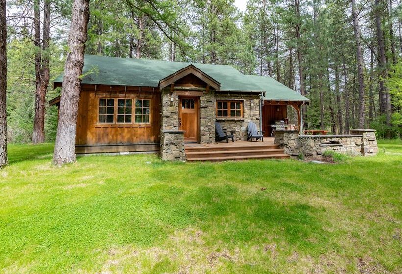 Resort Lake Creek Lodge