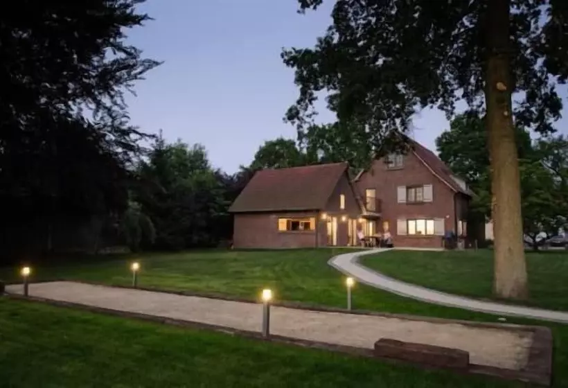 تختخواب و صبحانه Guesthouse De Casteleer