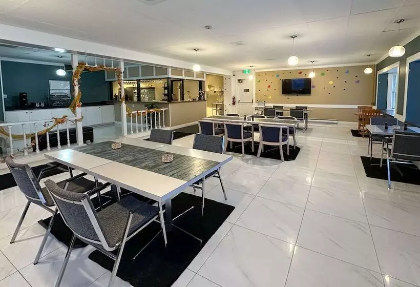 酒店 Canadas Best Value Inn & Suites Woodstock