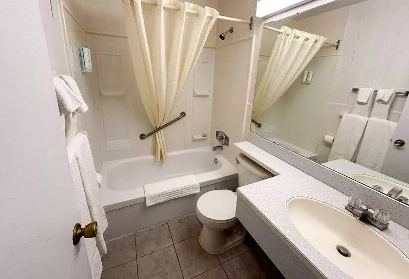 酒店 Canadas Best Value Inn & Suites Woodstock