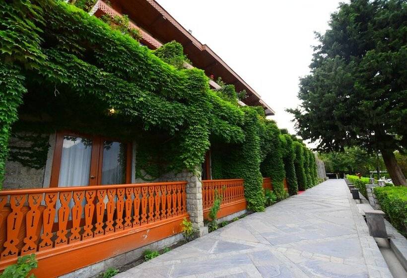 هتل Gilgit Serena