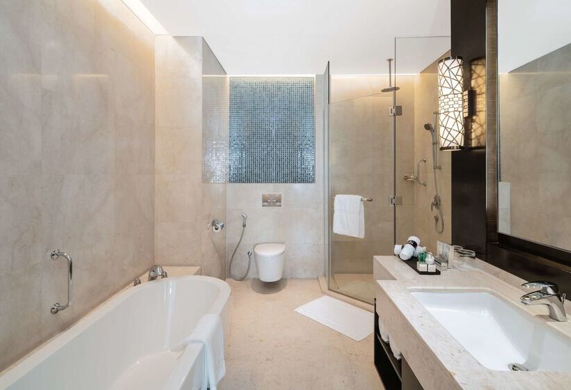 هتل Radisson Collection Muscat, Hormuz Grand