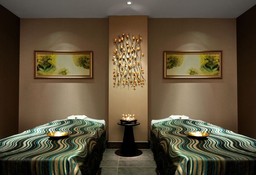 هتل Radisson Collection Muscat, Hormuz Grand