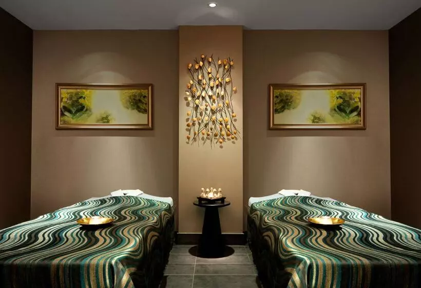 هتل Radisson Collection Muscat, Hormuz Grand