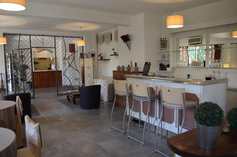 בית מלון כפרי Hôtel Aiglon Bylitis