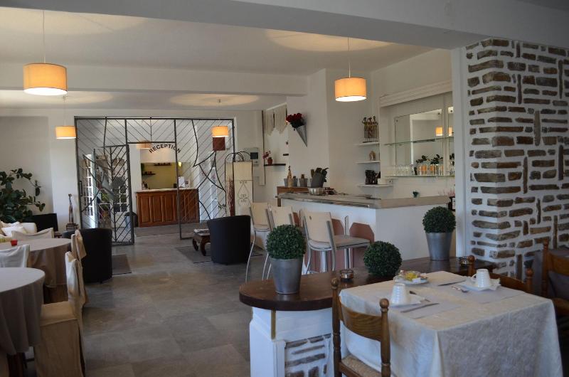 בית מלון כפרי Hôtel Aiglon Bylitis