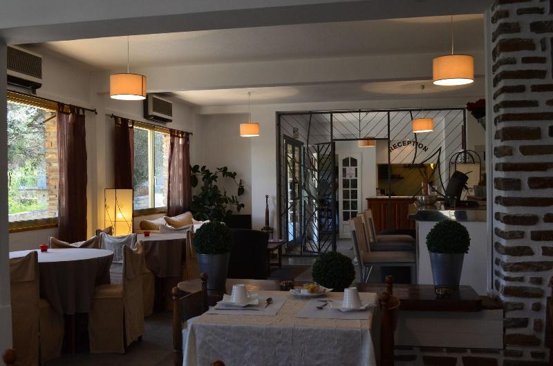 בית מלון כפרי Hôtel Aiglon Bylitis