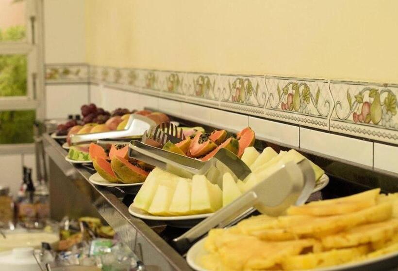 בית מלון כפרי Majú