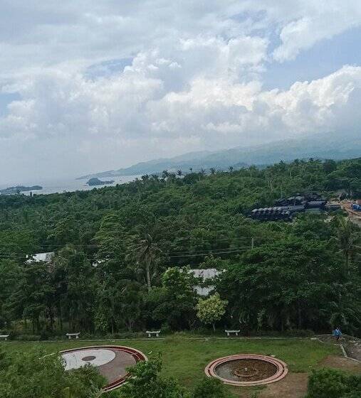 Lingganay Boracay Hotel Resort