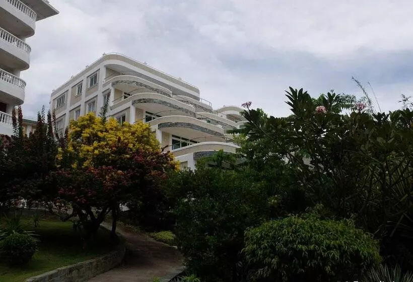 Lingganay Boracay Hotel Resort