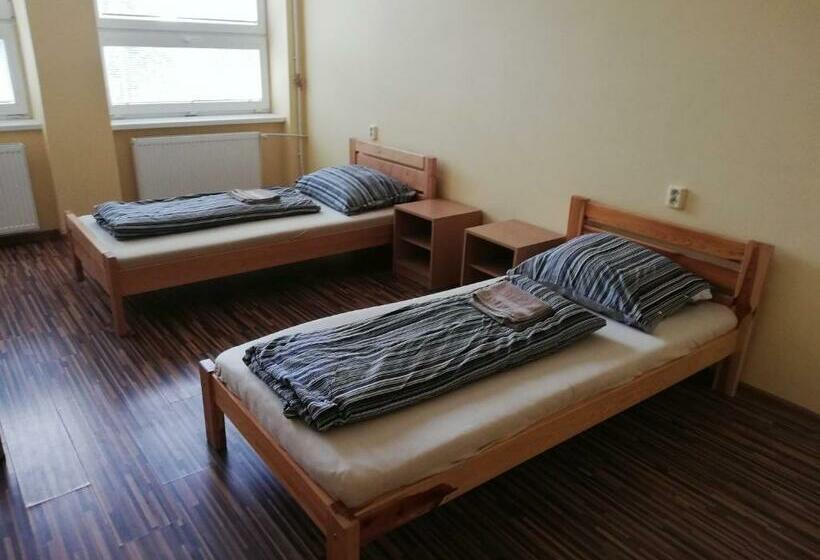 הוסטל Turisticky Hotel Dipena