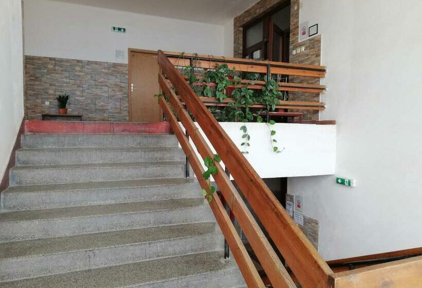 הוסטל Turisticky Hotel Dipena