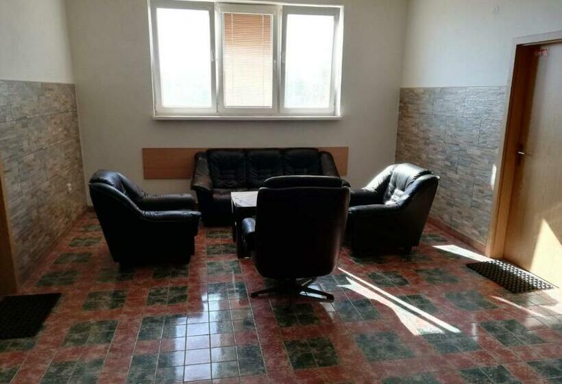 הוסטל Turisticky Hotel Dipena