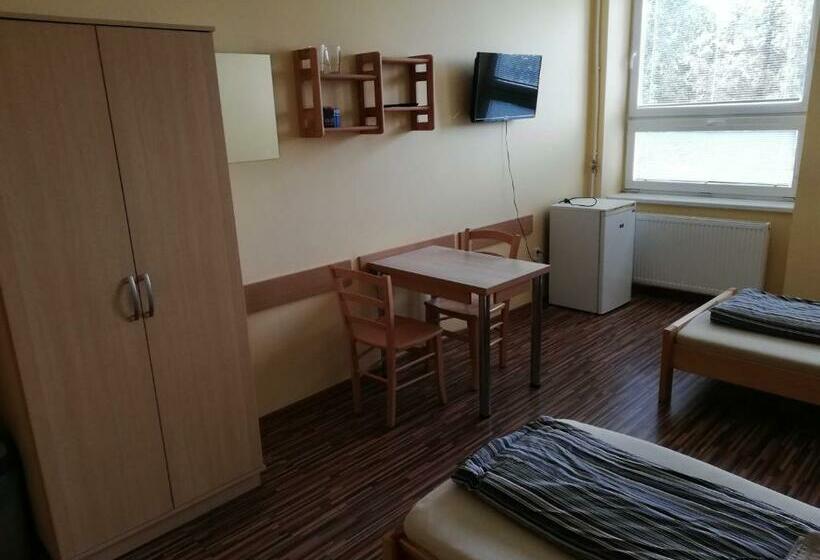 הוסטל Turisticky Hotel Dipena