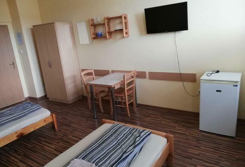 הוסטל Turisticky Hotel Dipena