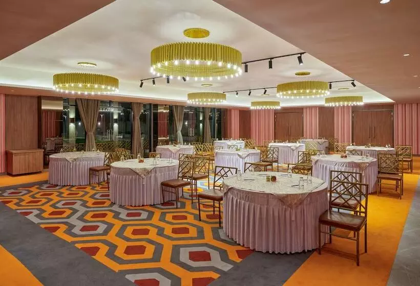 ホテル Zone By The Park Gopalpur