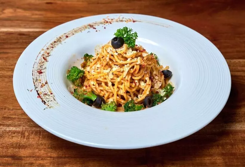 ホテル Zone By The Park Gopalpur