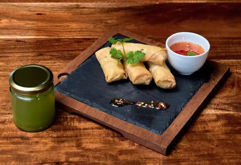 ホテル Zone By The Park Gopalpur