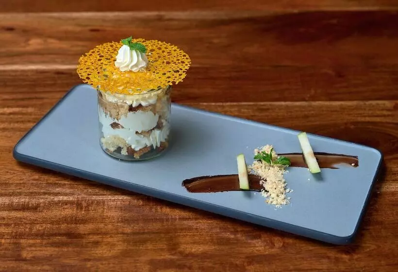 ホテル Zone By The Park Gopalpur