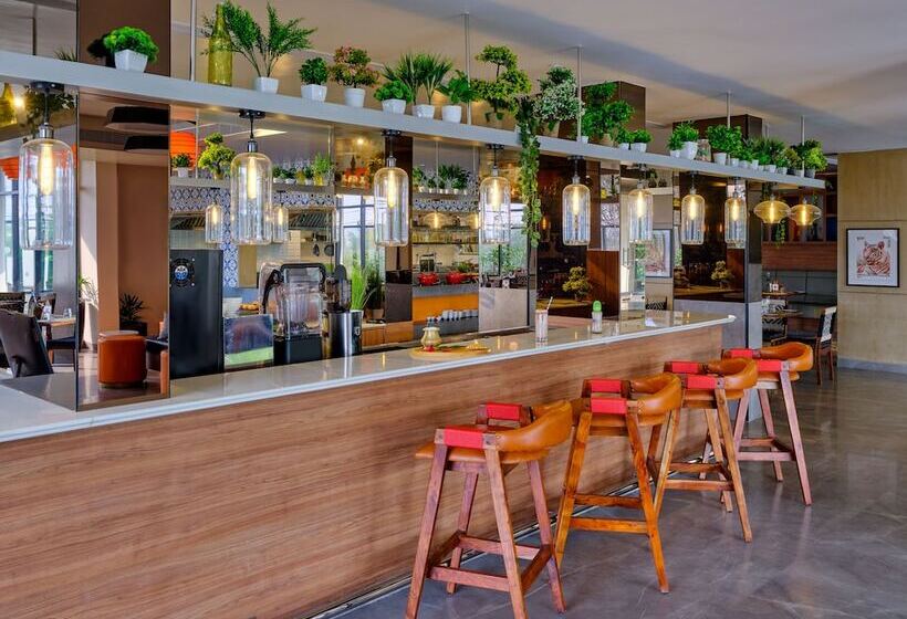 ホテル Zone By The Park Gopalpur