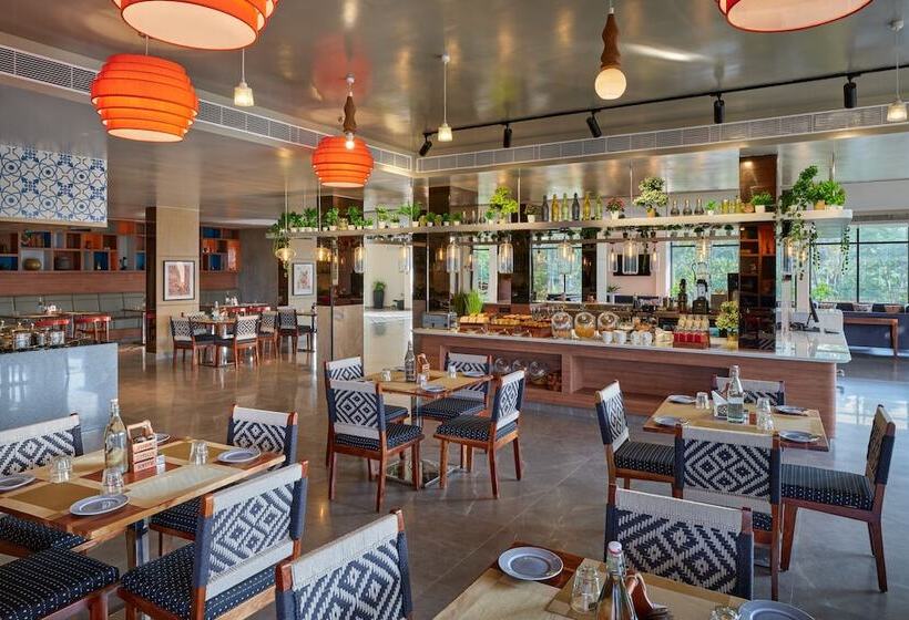 ホテル Zone By The Park Gopalpur