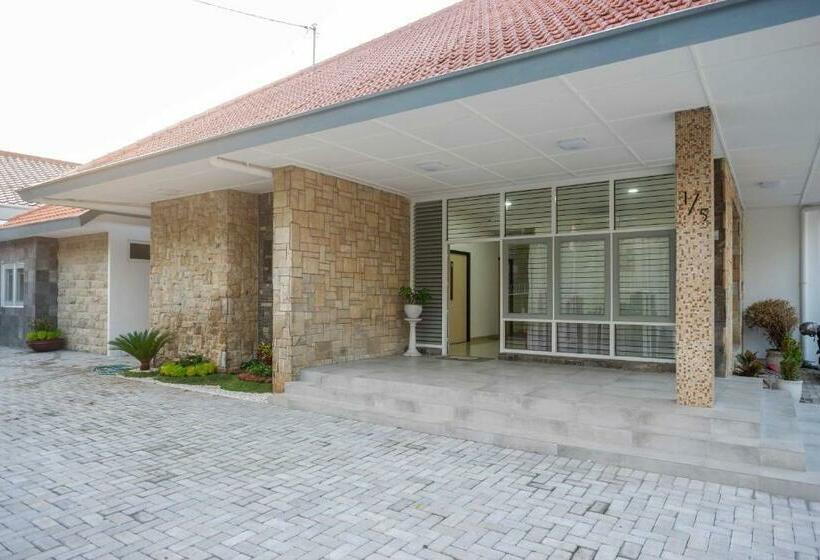 Urbanview Hotel Ms Rooms Inn Simpang Lima