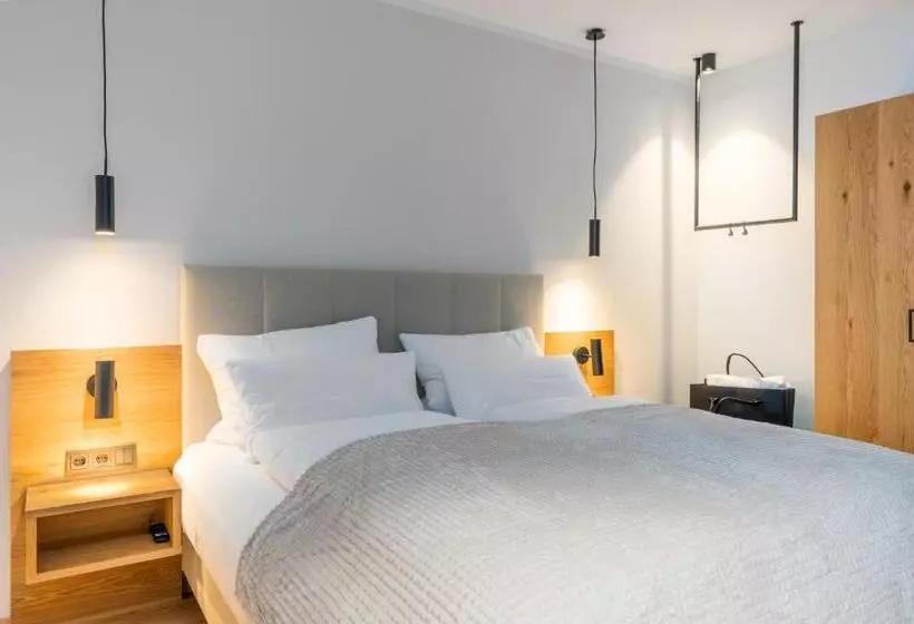 ホテル Zeitlang By Rösslwirt