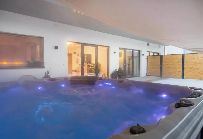 ホテル Zeitlang By Rösslwirt