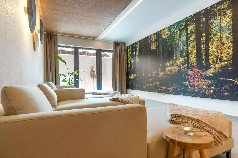 ホテル Zeitlang By Rösslwirt