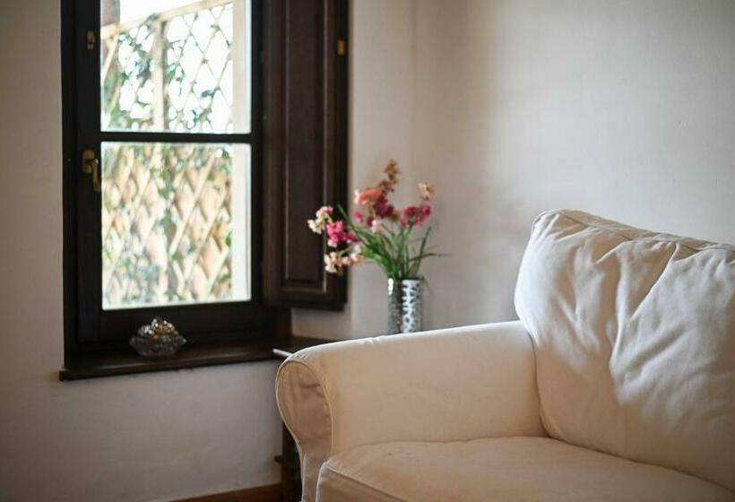 בית מלון כפרי Ginepro Poderone