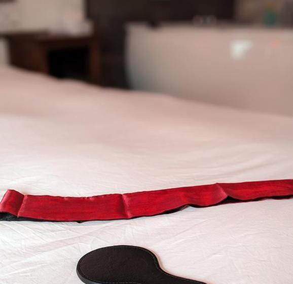 هتل Jacuzzi Love Suite