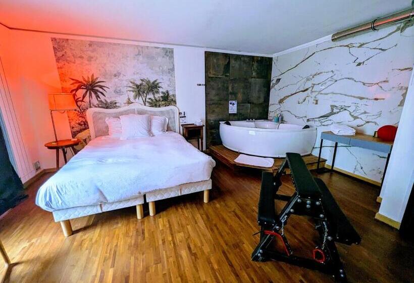 هتل Jacuzzi Love Suite