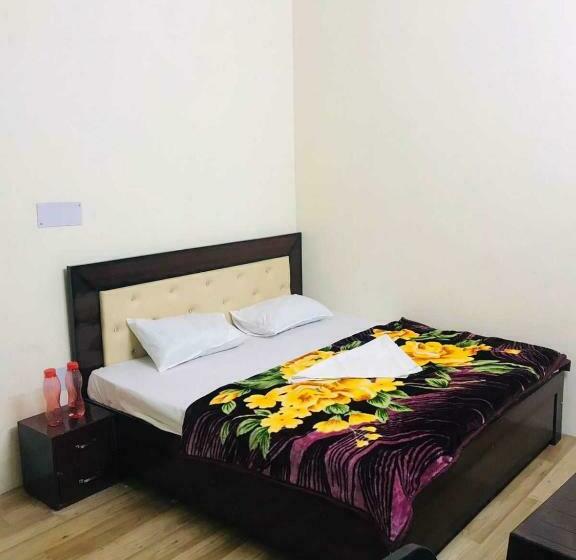 هتل Oyo 89492  Blue Hub