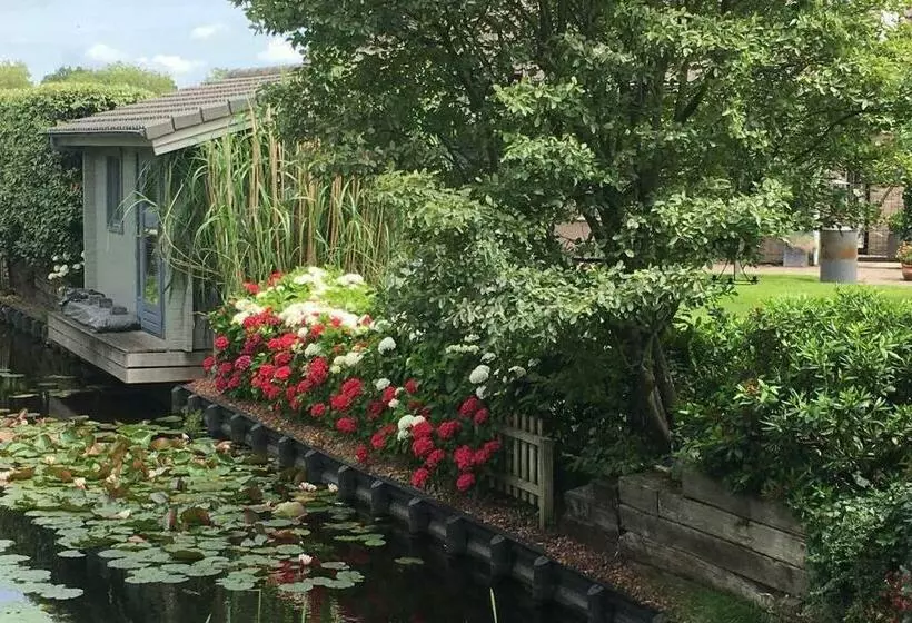 Aamiaismajoitus (B&B) Tiny House Boatshed