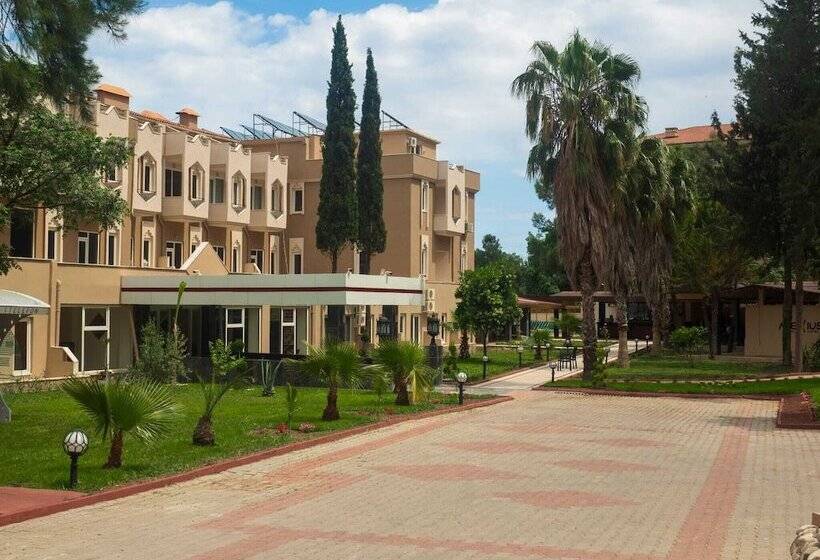 בית מלון כפרי Alexius Beach