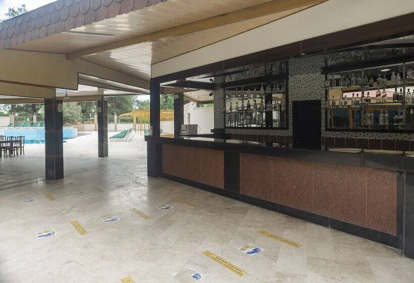 בית מלון כפרי Alexius Beach