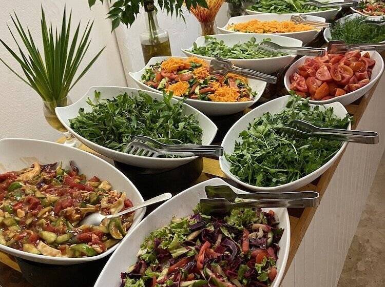 בית מלון כפרי Alexius Beach