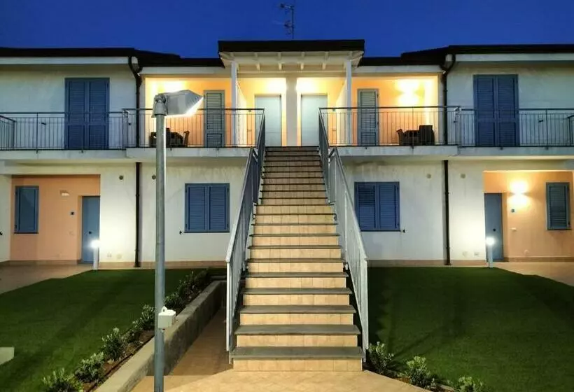 Icaro Residence Apartments With A Beautiful Pool